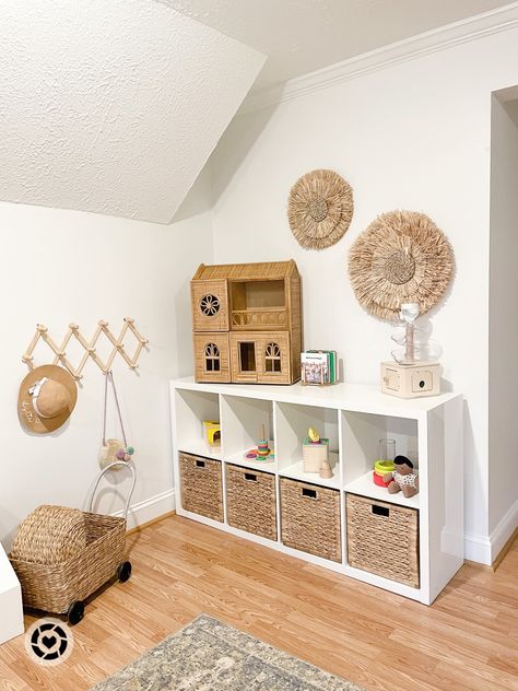 Toy Storage For Small Spaces Bedrooms, Playroom Corner In Living Room, Girl Toy Storage, Boy Toy Storage, Toy Room Storage, Toy Storage Nursery, Small Playroom, Baby Toy Storage, Toddler Boy Room Decor