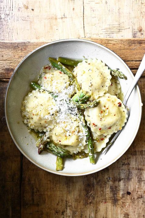 Ravioli in Lemon Parmesan Butter Sauce For Lemon Ricotta Ravioli, Pierogi Recipes, Spinach And Ricotta Ravioli, Meatballs Italian, Ravioli Sauce, Parmesan Butter, Dumpling Recipes, Spinach Ravioli, Ricotta Ravioli