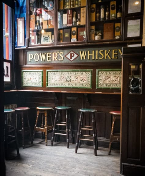 English Pub Bar, Scottish Bar, Medieval Pub, London Speakeasy Bar, Historic Pubs In London, Bar Design Restaurant, Furniture Upholstery, Bar Design, Restaurant Design