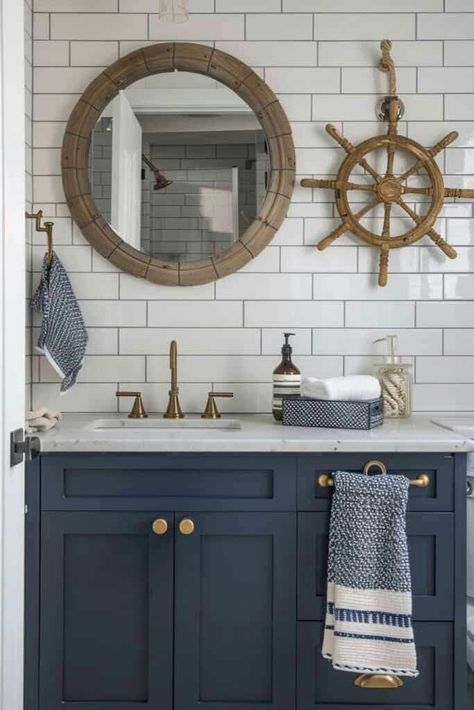 Sea Bathroom Decor Ideas, Small Nautical Bathroom, Lighthouse Theme Bathroom, Nautical Themed Bathroom, Beach Bathroom Theme, Ocean Theme Bathroom Ideas, Lake House Bathroom Ideas, Marine Bathroom, Nantucket Bathroom