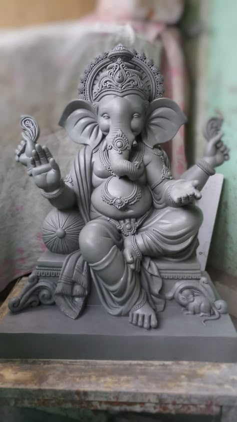 Lord Ganesh Murti, Ganesh Ji Sculpture, Shadu Mati Ganpati Murti Simple, Ganpati Clay Model, Ganesh Ji Murti Design, Ganesha Murti Design, Clay Statue Ideas, Ganesh Idol Unique, Ganesh Idol Clay