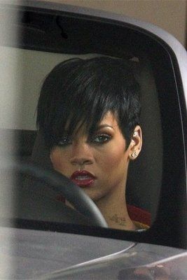 Matricball Hairstyles, Rhianna Short Hair, Rihanna 2008, Rihanna Pixie Cut, Rihanna Pixie, Rihanna Short Hair, Rihanna Hairstyles, Cut Life, Haute Hair