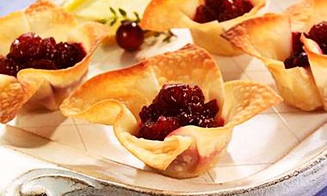 Cranberry Brie Bites | Food Channel Cranberry Brie Appetizer, Brie Appetizer Bites, Cranberry Appetizer, Wonton Appetizers, Wonton Wrapper Recipes, Brie Cranberry, Ocean Spray Cranberry, Brie Appetizer, Cranberry Brie