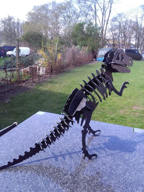 Onze eigen cnc gesneden T rex Welding And Fabrication, Metal Yard Art, Metal Sculpture, Rock Art, Yard Art, T Rex, Yard, Statue, Sculpture