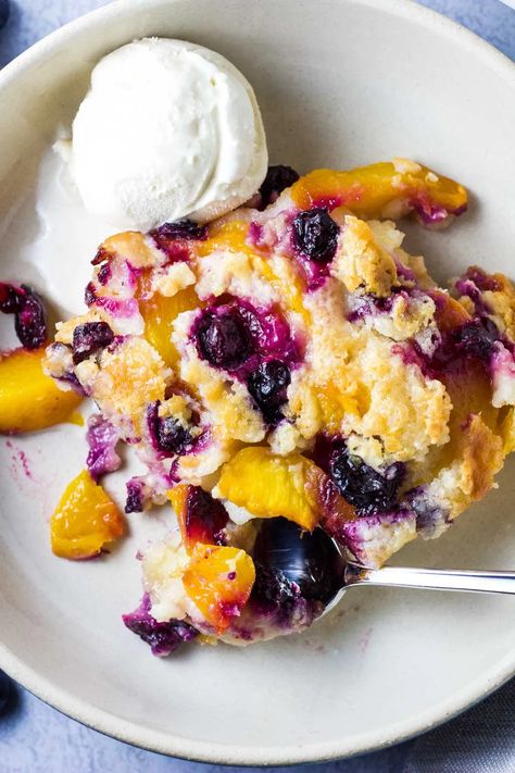 Blueberry Peach Cobbler, Peach Blueberry Cobbler, Blueberry Cobbler Recipes, Peach Blueberry, Berry Cobbler, Fruit Cobbler, Peach Desserts, Blueberry Cobbler, Canned Peaches