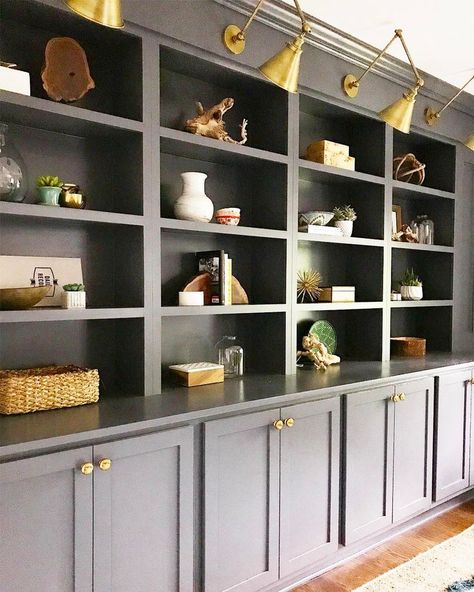 Grey Bookshelves, Organization Apartment, Styling Bookshelves, Living Room Built Ins, Office Furniture Design, Room Shelves, Built In Bookcase, Living Room Storage, Trendy Home