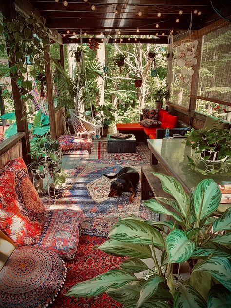 Hippie House, Hippie Homes, Bohemian House, Back Porch Ideas, Earthship, Home Decorating Ideas, Dream Room Inspiration, Deck Decorating, Pool Landscaping