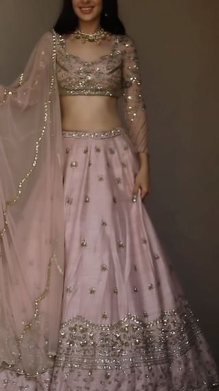 Astha Narang on Instagram: "Festive Wedding Drop ✨ 📍The Dhan Mill Chhattarpur, New Delhi" Astha Narang Lehenga, Pink Lehenga Look, Lengha Modern, Lehenga Aesthetic, Traditional Lehengas, Astha Narang, Lehenga Pink, Diwali Dresses, Desi Dress