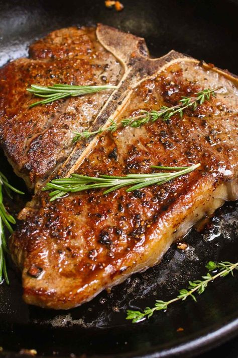 A Porterhouse steak recipe that's been pan seared at high temperature and finished in the oven producing a beautiful golden crust Steak Recipes Pan, Tbone Steak Recipe, Porterhouse Steak Recipe, Grilled Porterhouse Steak, Steak Dinner Ideas, Steak Dinner Recipes, Steak In Oven, Porterhouse Steak, Beef Steak Recipes