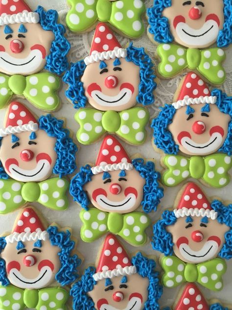 Clown Cookies Clown Cookies Decorated, Clown Cookies, Miss Candy, Circus Cookies, Cool Cookies, Farm Cookies, Bozo The Clown, Fox Farm, Royal Iced Cookies