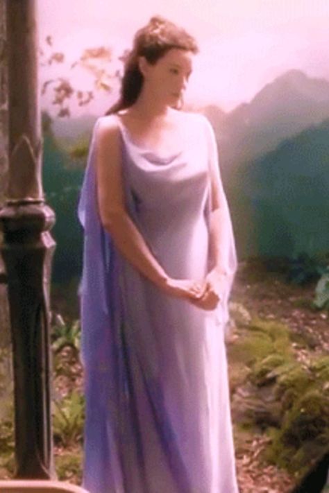 The most iconic and beautiful film and television dresses and costumes ever. Lord Of The Rings Fashion, Arwen Costume, Arwen Dress, Elvish Dress, Arwen Undomiel, Aragorn And Arwen, Lotr Costume, Elf Dress, Dream Gown