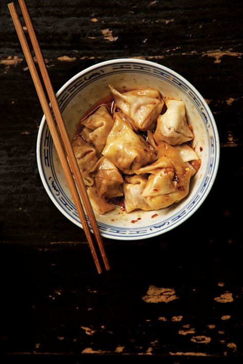 Sichuan Pork Wontons (Chao Shou) Sichuan Pork, Spicy Dumplings, Pork Wonton Recipe, Szechuan Pork, Sichuan Recipes, Spicy Wontons, Pork Wontons, Chile Oil, Pork Bun