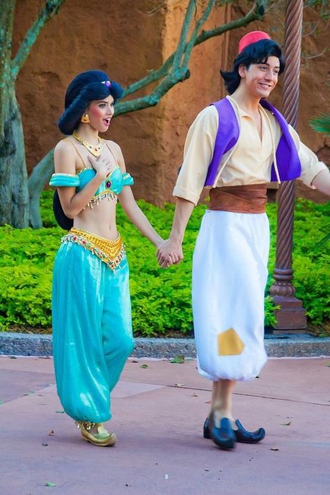 Aladdin Cosplay, Aladdin Musical, Jasmine And Aladdin, Aladdin Costume, Princess Jasmine Costume, Jasmine Aladdin, Disney World Pictures, Disney Jasmine, Disney Face Characters