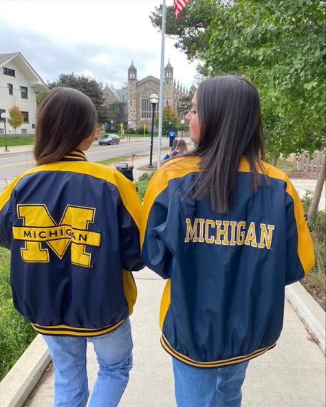 Michigan Tailgate Outfit, University Of Michigan Game Day Outfit, Umich Outfits, Umich Game Day Outfit, Umich Game Day, Umich Gameday, Umich Aesthetic, U Michigan, Tailgate Outfits