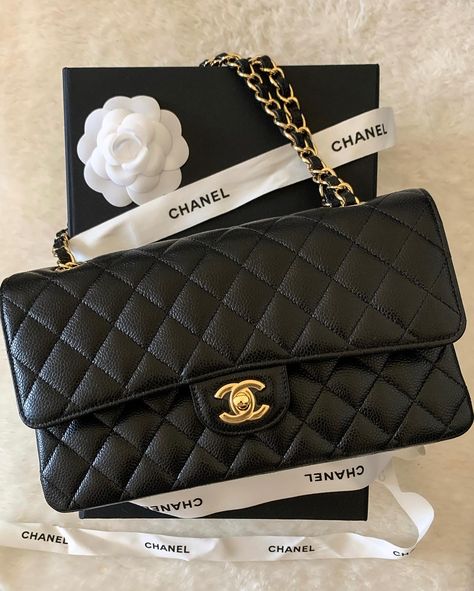 Classic Channel Bag, Channel Bags Classic Black, Channel Bags Classic, Chanel Classic Flap Bag Medium, Classic Channel, Chanel Classic Flap Bag, Chanel Lover, Dream Bag, Dream Bags