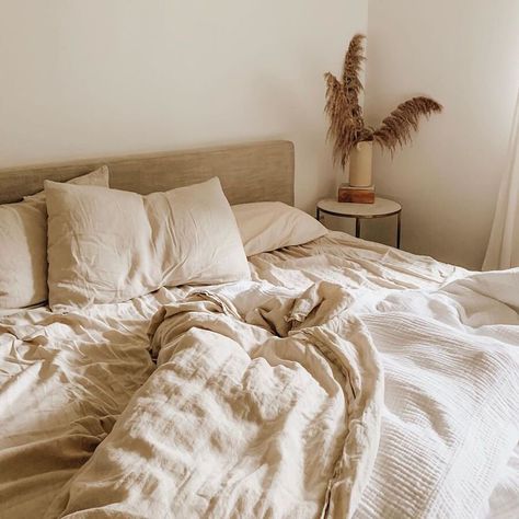 Linen Sheets Bedroom, Brooklinen Sheets, Room Decor Bedroom Ideas, Pastel Desk, Simple Bed Designs, Fall Decor Home, Designer Bed Sheets, Bed Interior, Linen Bed Sheets