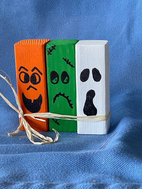 Scrap Wood Halloween Projects, Best Diy Halloween Decorations, Halloween Jenga Block Crafts, Fall Blocks Wood Crafts, Halloween Crafts To Sell Diy, Halloween Women Costume Ideas, Diy Easy Halloween Decorations, Jinga Crafts, Home Made Halloween Decorations