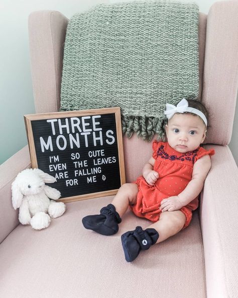 Baby letter board milestone photo three month autumn fall Three Month Milestone Pictures, Three Month Old Letter Board, 3 Months Milestones Photo Ideas, Baby Three Months Pictures, Three Month Milestones Photo Ideas, One Month Old Picture Ideas, Three Month Baby Photoshoot, 3 Month Old Letter Board Ideas, September Baby Photo Ideas