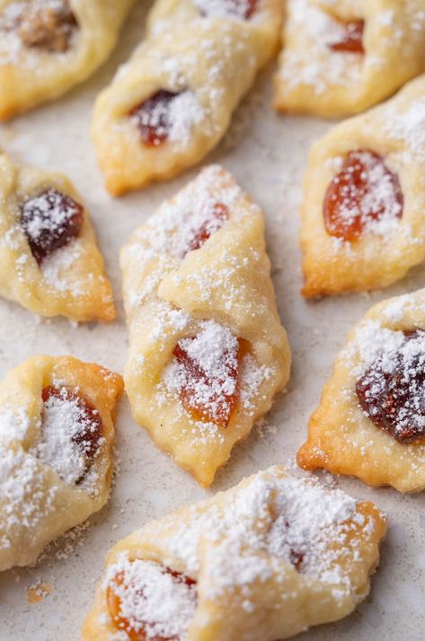 Kolaczki are delicious cookies made with easy 3-ingredient cream cheese pastry and filled with jam. They are crispy on the edges and melt-in-your-mouth in the middle. Absolutely delicious and look beautiful on a cookie platter, too! Serbian Christmas Cookies, Klochkies Cookies, Kolachi Cookies, Polish Kolaczki Recipe, Cream Cheese Kolache Recipe, Kolaczki Cookies Recipe, Kolachy Cookies, Kolaczki Cookies, Kolaczki Recipe