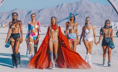 Counter Culture, Burning Man Festival, Festival Costumes, Who Runs The World, Pink Rainbow, Squad Goals, Alessandra Ambrosio, Heidi Klum, Burning Man