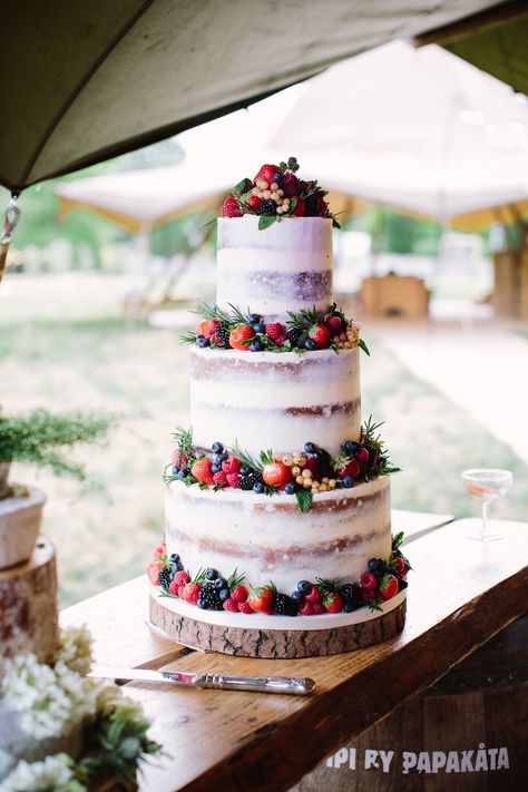 Naked Cake With Berries, Berry Wedding Cake, Wedding Cake Simple, Cake With Berries, Fruit Wedding Cake, Wedding Cheesecake, Cake Rustic, Fruit Wedding