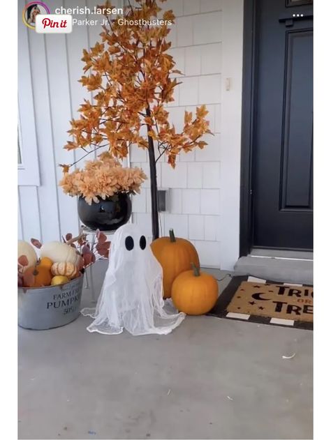 Party Balloon Ideas, Elmers Glue, Halloween Party Balloons, Casa Halloween, Halloween Front Porch Decor, Homemade Halloween Decorations, One Balloon, Adornos Halloween, Little Ghost