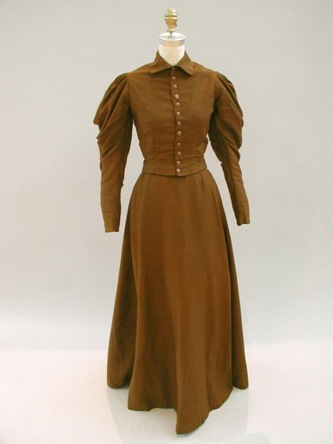 Day Dress  1890-1895 1890s Fashion Women, 1890 Dress, 1890 Fashion, Edwardian Fashion Dresses, Walking Dress, 1890s Fashion, Ladies Day Dresses, 19th Century Fashion, Anne With An E