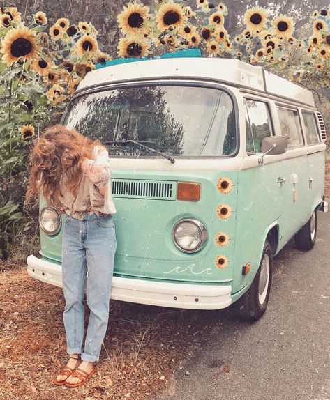 Hippie Van Aesthetic, Van Aesthetic, Bohemian Bedroom Design, Kombi Home, Hippie Bus, Hippie Aesthetic, Inside Of Me, Hippie Van, Hippie Life