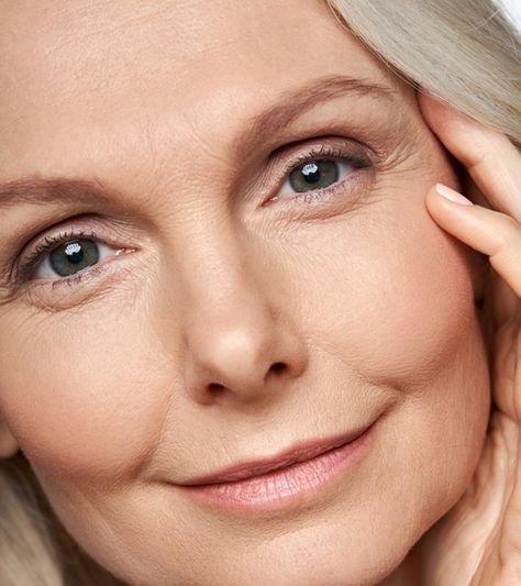 How To Apply Makeup On Mature Skin || Makeup application is an art that has evolved with time, especially when it involves mature skin. As we age, our skin undergoes changes in texture, elasticity, and moisture levels. https://www.stylecraze.com/trending/how-to-apply-makeup-on-mature-skin/ Skin Tightening Treatments, Anti Aging Mask, Creme Anti Age, Best Serum, Makeup Guide, Clearer Skin, Eyebrow Shape, Stimulate Hair Growth, Homemade Face Masks