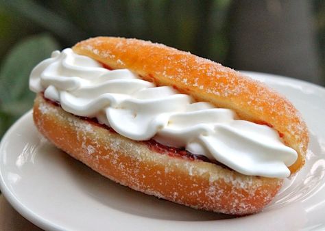 Cream Doughnut like in Scotland Cream Donut Recipe, Yeast Doughnuts, Scottish Desserts, Doughnut Recipe Easy, Recipes With Yeast, Yeast Donuts, Homemade Donuts Recipe, Baked Donut Recipes, Scottish Recipes