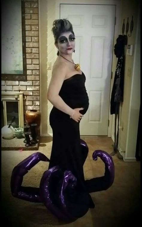 Ursula Halloween Pregnancy Costume hair and make-up by Coffin Doll, Seattle WA - costume by me! Pregnant Costumes, Halloween Costumes Pregnant Women, Ursula Halloween, Pregnant Costume, Maternity Costume, Sophisticated Halloween, Maternity Halloween, Ursula Costume, Pregnancy Costumes