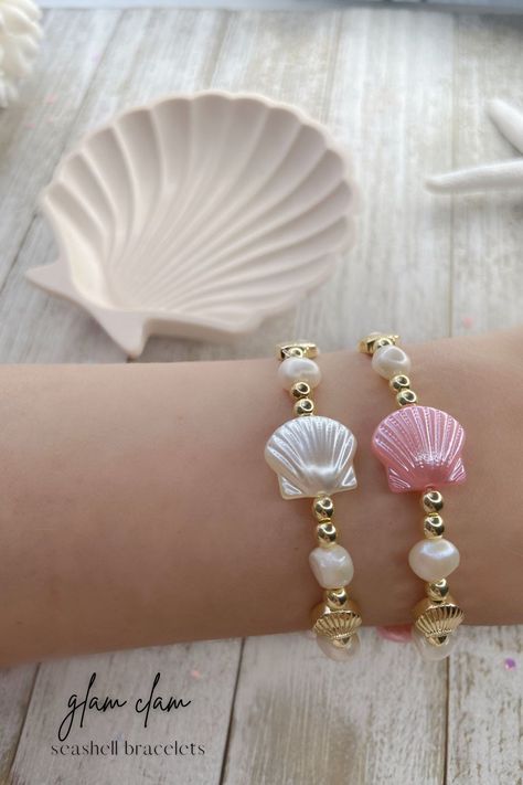 ✨ Shell, yeah! Let's shell-ebrate summer with these stunning clam shell bracelets! The listing is for one bracelet, images showing more than one are an example of how it would look stacked with other Tropical Pink bracelets. The bracelet will come in a drawstring bag, ready to be gifted or for you to enjoy! Boho Beach Theme, Seashells Bracelet, Bracelet Images, Aesthetic Pearls, Sea Shell Bracelet, Pink Bracelets, Shell Yeah, Seashell Bracelet, Diy Beaded Bracelets