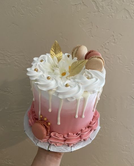 Pink White Gold Birthday Cake, Pink Gold White Cake, Pink And Gold Bday Cake, Pink And Gold 21st Birthday Cake, Pink And White Birthday Cake, Pink And White Cake, Drip Cake Pink And Gold, Pink Cake With Gold Drip, Pink Cake With White Chocolate Drip