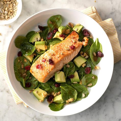 Balsamic-Salmon Spinach Salad Salmon Spinach Salad Recipes, Balsamic Salmon, Quick Salad Recipes, Low Calorie Salad, Salmon Salad Recipes, Salmon Spinach, Pork Salad, Spinach Salad Recipes, Quick Salads