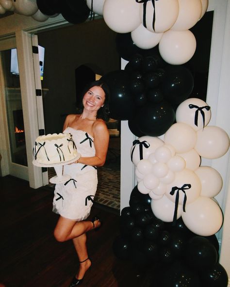 happy eighteenth 🤍🖤
friends, party, 18, ideas, birthday, dress up, dress, fancy, chanel, bff, cake, aesthetic, bows, black and white Black Bow Themed Birthday Party, Bff Cake, Bow Party, Eighteenth Birthday, Cake Aesthetic, Dress Fancy, 30th Bday, Friends Party, Ideas Birthday