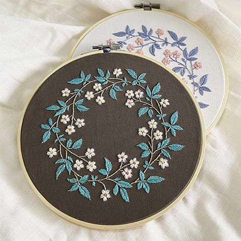 Fabric With Pattern, Beginner Embroidery Kit, Hand Embroidery Kits, Pattern Cross Stitch, Diy Embroidery Kit, Sashiko Embroidery, Floral Embroidery Patterns, Hoop Embroidery, Fabric Stamping