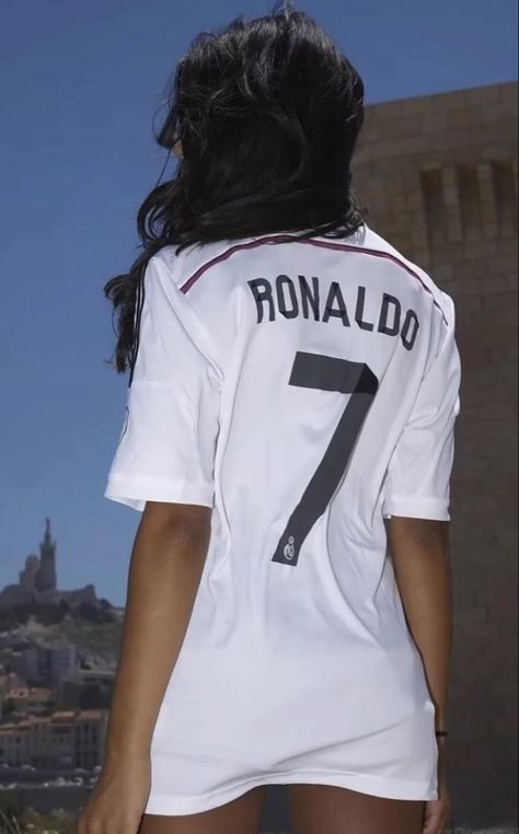 Madrid Outfits, Ronaldo Jersey, Real Madrid Shirt, Football Wags, Football Jersey Outfit, Jersey Outfit, Soccer Girl, كريستيانو رونالدو, Football Outfits