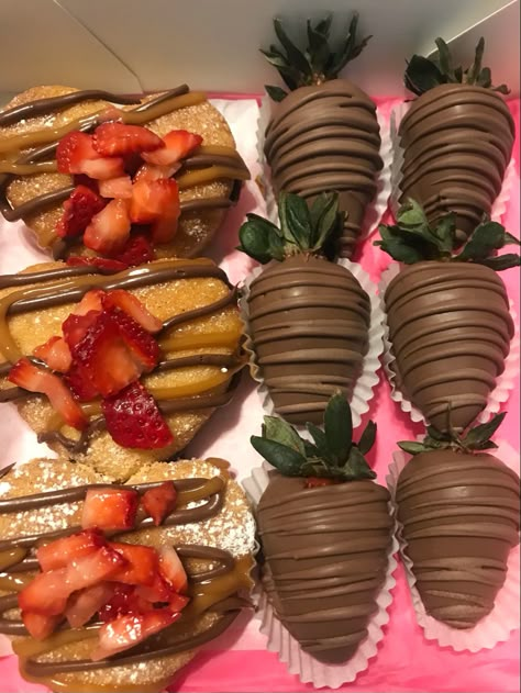 Chocolate Cheesecake Strawberries, Churro Cheesecake Hearts, Heart Churro Cheesecake, Churro Cheesecake Valentines Day, Churro Cheesecake Decoration, Dessert Tray Ideas, Food Sale Ideas, Waffles Dessert, Cheesecake Treats