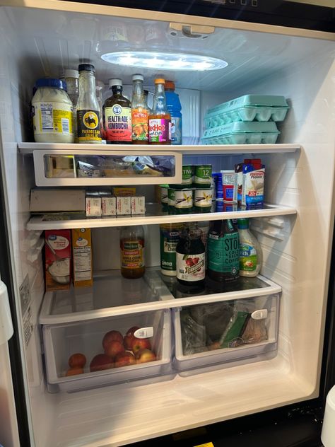 Fridge Organization Aesthetic, Fully Stocked Fridge, Aesthetic Fridge, Stocked Fridge, Dream Fridge, Healthy Fridge, Organization Aesthetic, Drink Fridge, Modern Apartment Decor