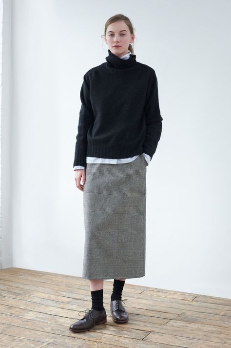 Wool Skirt Outfit, Grey Skirt, British Clothing, British Outfits, Margaret Howell, 1960s Fashion, 가을 패션, Mode Inspiration, Minimal Fashion