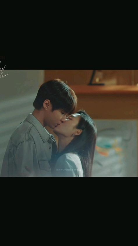 Kdrama Kiss Hot, Korean Kisses Scene, Kdrama Kissing Scene, Kdrama Kiss Video, Korean Drama Kiss, Korean Couple Kiss, K Drama Kiss, Korean Kiss, Kiss Kdrama