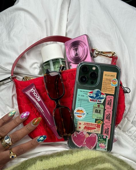 new month new dump Adele 25, Inside My Bag, Purse Essentials, Handbag Essentials, Pretty Phone Cases, What In My Bag, New Month, Summer Feeling, Essential Bag