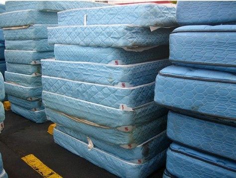 How to Reuse Your Old Mattress - try to find some other use for it around the house instead of tossing it into your attic indefinitely. Old Mattress Ideas, Futon Diy How To Make, Diy Mattress, Diy Futon, Mattress Cleaning, Junk Removal, Mattress Box Springs, Mattress Dimensions, Firm Mattress