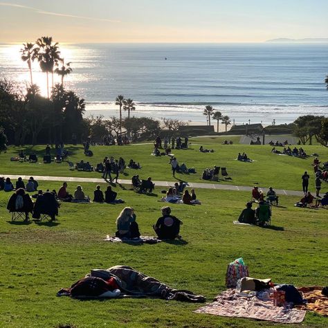 Looking for a relaxing outing this weekend? Salt Creek Beach Park is the perfect place to go for a picnic and to watch the sunset. 📸@soyaaa #DanaPoint #SaltCreekBeach #SaltCreekBeachPark #OrangeCounty #ThingsToDoInOC #PlacesToVisit Beach Park, Seaside Park, Dana Point, Vero Beach, Orange County, Perfect Place, Paradise, Dolores Park, Beautiful Places