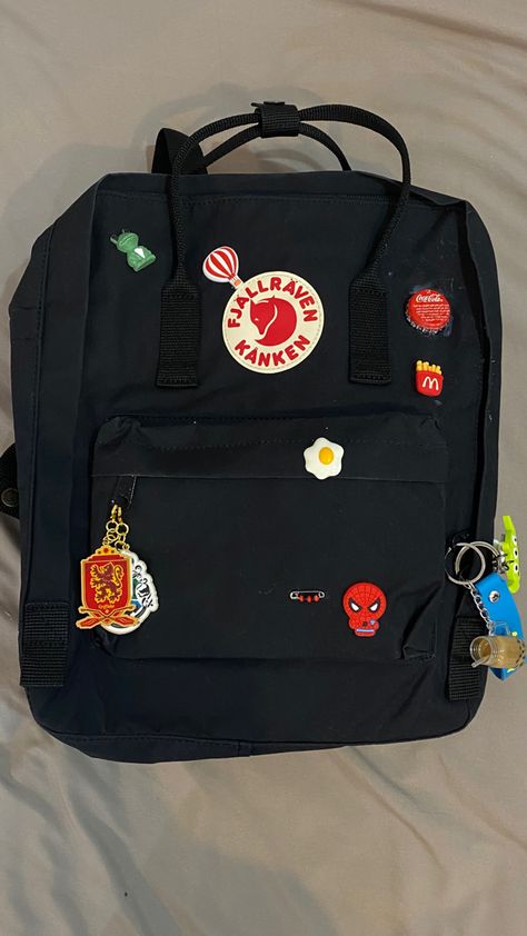 Kanken Style, Best Bullet Journal Pens, Mochila Fjallraven Kanken, Stationery Obsession, Fjällräven Kånken, Aesthetic Backpack, School Bookbags, My School, Bags Aesthetic