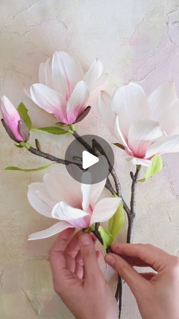 Cristina Ciovarta - ChristinePaperDesign 🌿 on Instagram: "Only by the magic of paper flowers we can have magnolias in September.... one of my customers asked for a magnolia branch and I couldn't say no 🙈!  I hope you will enjoy seeing just a few BTS moments from my creative process... Sculpting and painting the petals is my favorite part of creating this flower... What's yours?  #papermagnolia #handpainted #paperartist #crepepaperflowers #paperflorists #handpaintedflowers #paperblooms #paperbotanicals #lifelikeflowers #madefrompaper #imadethis #christinepaperdesign #magnoliabranch #paperflowers #paperart #crepepaperflowers" Crepe Paper Magnolia, Magnolia Paper Flowers, Paper Mache Flowers, Paper Botanicals, Bts Moments, Flowers In The Attic, Magnolia Branch, Gum Paste Flowers, Paper Flower Template