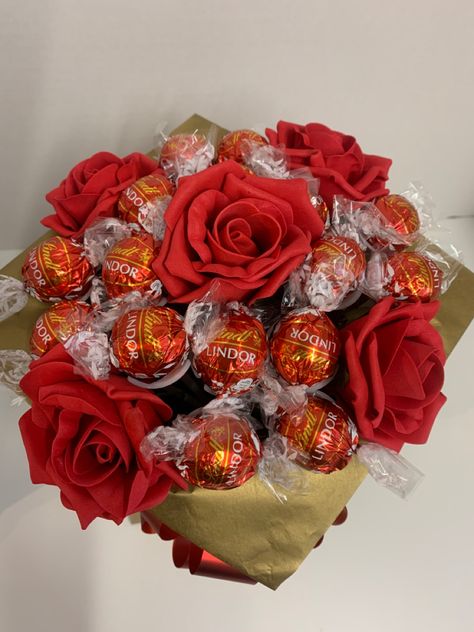 Gorgeous silky soft chocolate lindt bouquet, set with soft faux roses. Perfect gift for all occasions and only £22.99 delivery included Lindor Bouquet, Lindor Chocolate Gift Ideas, Lindt Bouquet, Lindt Chocolate Gift Ideas, Lindt Chocolate Bouquet, Chocolate Lindt, Lindor Chocolate, Chocolate Flowers Bouquet, Galaxy Chocolate