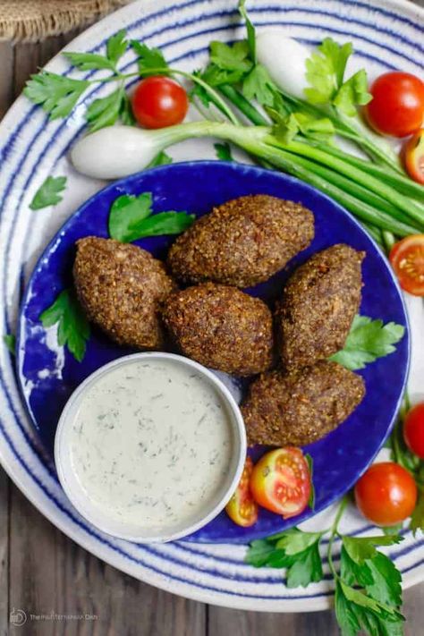 Kibbeh Recipe, Recipe Tutorial, Traditional Dishes, Turkish Food, Ground Lamb, Eastern Cuisine, Lebanese Recipes, Mediterranean Dishes, Middle Eastern Recipes