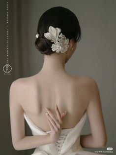 Korean Wedding Hair, Gaun Koktail, Short Haircuts With Bangs, Hairdo Wedding, Princess Hairstyles, Bridal Updo, Haircuts With Bangs, Wedding Hair And Makeup, Medium Length Hair Cuts