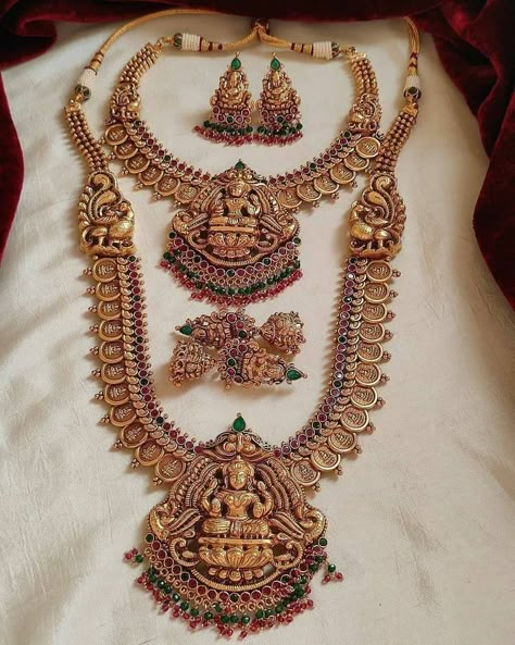 https://in.pinterest.com/krishnajewellersjubileehills/ South India Gold Jewellery, Bridal Temple Jewellery Sets, Jewelry Design Necklace Gold Long, Temple Jewellery Set For Bride, South Indian Temple Jewellery, Temple Jewelry Necklace Jewellery Designs, Antique Necklace Gold Indian Temple Jewellery, Temple Design Jewellery, Temple Design Necklace